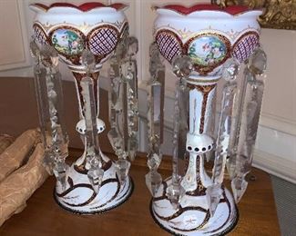 Pair of crystal vessels