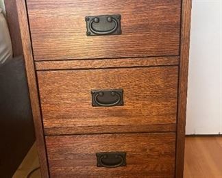 001 3 Drawer Nightstand and Table Lamp