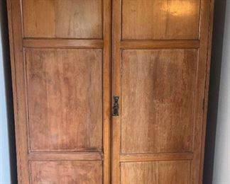 003 CWS Cabinet Works Armoire
