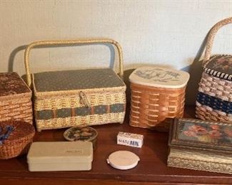 039 Sewing Baskets Notions