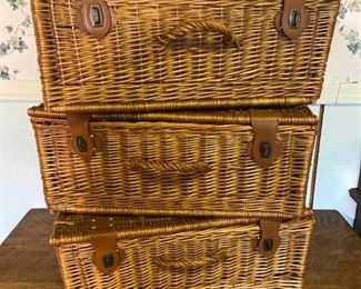 154 Wicker Picnic Baskets