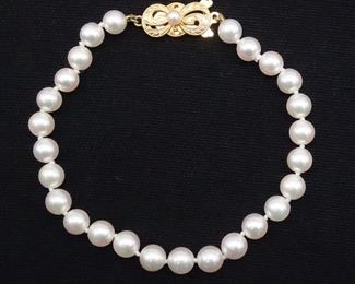 Vintage Mikimoto 5.5-6mm Cultured Pearl 18K Gold Clasp Bracelet