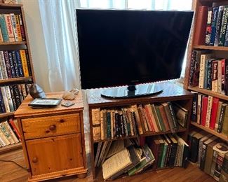 TV, end table