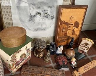 Framed art, marquetry, statues, decor