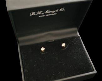 Diamond stud earrings 