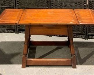 Small Turned Leg Expanding Coffee Table