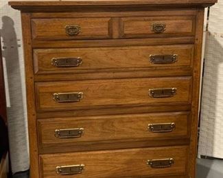 Thomasville Furniture 5 Drawer Gentlemans Chest