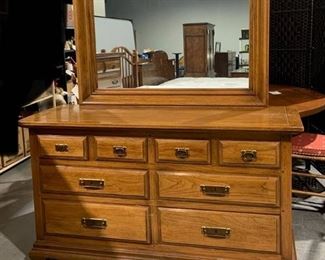 Thomasville Furniture 8 Drawer Dresser with Attached Mirror
