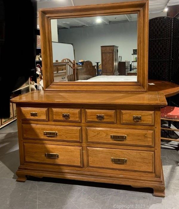 Thomasville Furniture 8 Drawer Dresser with Attached Mirror