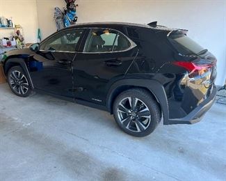 2021 Lexus UX250h Sport Utility 4D With 9000 miles, perfect, like new condition, one owner title in hand