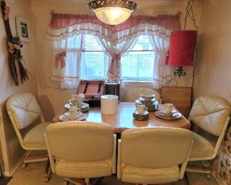 Dining Table w/ 6 Chairs & 1 Leaf