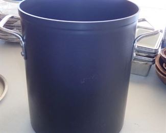 XLARGE STOCK POT WITH COVER