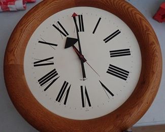 HOWARD MILLER MCM MODEL 611 OAK CLOCK