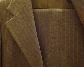 MENS SUITS & CLOTHING