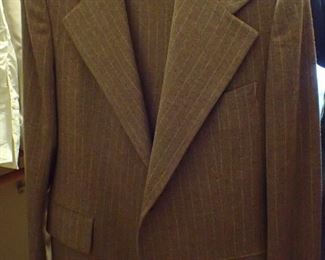 MENS SUITS & CLOTHING