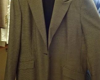 MENS SUITS & CLOTHING