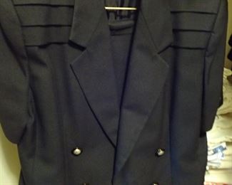 WOMENS  SUITS & CLOTHING