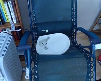 FOLDING CHAIR WITH TRAY