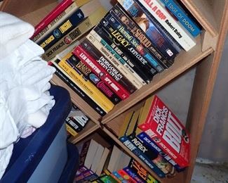 BOOKS 100'S OF BOOKS - WIDE RANGE OF TOPICS