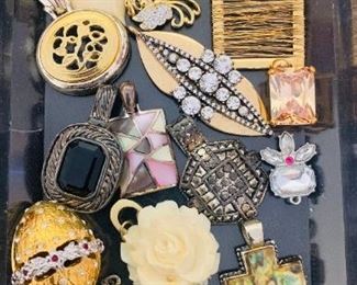 Loose Fashion Pendants 