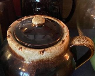 Hull Beanpot/Stoneware Pitcher