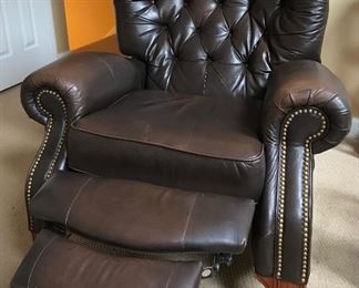 Lay-Z-Boy Leather Recliner, Set of 2