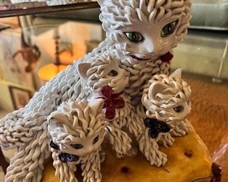 SPAGHETTI KITTY WITH LITTER ON CUSHION