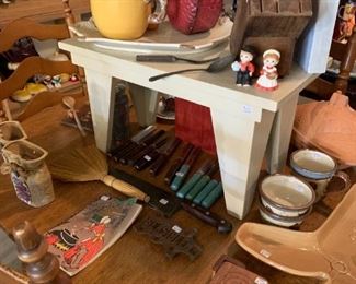 Kitchen and decorative items 