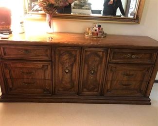 Lots of quality bedroom furniture 