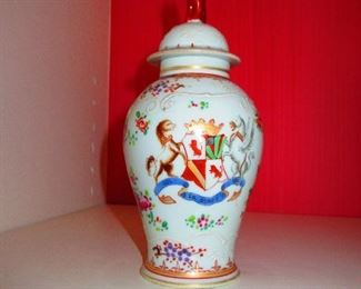 Antique Chinese Export Armorial Porcelain Lidded Jar, 18th / 19th Century
