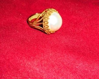 14K Yellow Gold and Mave Pearl Ring