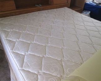 King Size Sleep Number Mattress Set & 2 Remotes