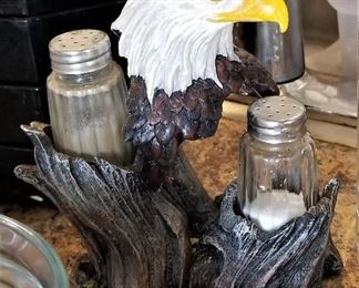 Eagle salt and pepper holder