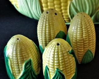 Corn salt and pepper shakers