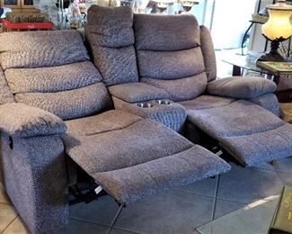 Reclining electric sofa/ 2 seater, wall hugger with cup holders. Reclines all the way back. Gray