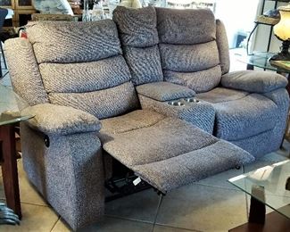 Reclining electric sofa/ 2 seater, wall hugger with cup holders. Reclines all the way back. Gray
