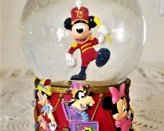 Mickey mouse snow globe