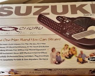 Suzuki QC-1 | Q-Chord Digital Song Card Guitar