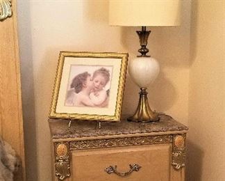  Hollywood Regency matching lamps and matching bedside tables