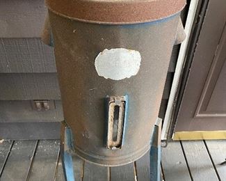 Antique Gravity Cream Separator