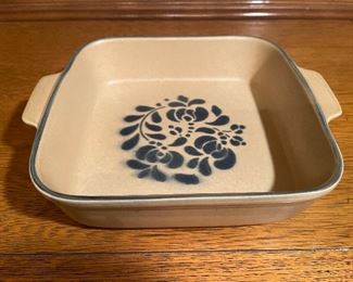 Vintage Pfaltzgraff Folk Art 2 Qt Baker 8”