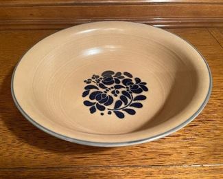 Vintage Pfaltzgraff Folk Art 3 Qt Bowl