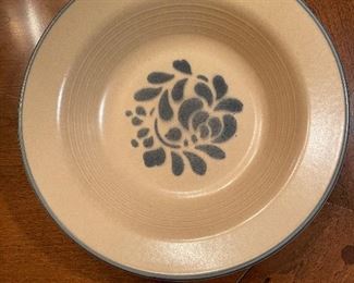 Vintage Pfaltzgraff Folk Art Salad Bowl X 12
