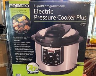 Presto Electric Pressure Cooker Plus NIP