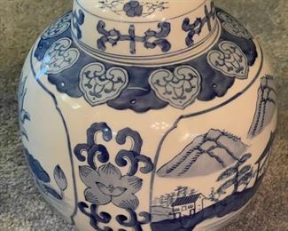 Vintage Chinese Vase/Urn