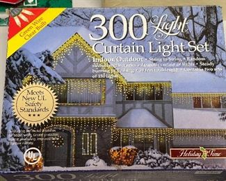 Holiday Time 300 Light Curtain Light Set