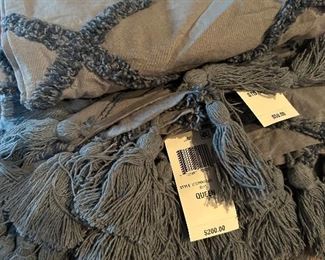New LUCKY BRAND Queen bedspread with Shams
