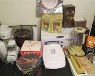 Vintage Wall-Mount Mixer & Blender, Harvest Gold