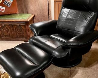 Galant Mid Century Style Leather excellent (like Stressless) w/tag