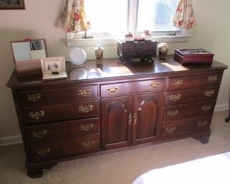 Ethan Allen Bedroom Dresser